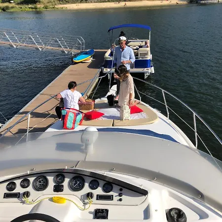 Aquadouro Yacht Radames - Sleep Boat Experience بوتيل *