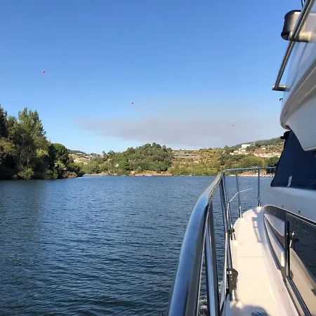 Aquadouro Yacht Radames - Sleep Boat Experience * قلعة بايفا