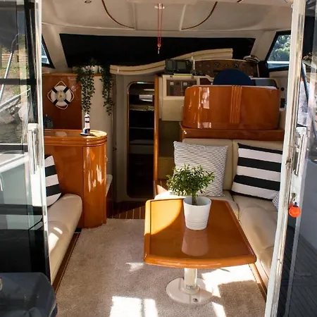 Aquadouro Yacht Radames - Sleep Boat Experience بوتيل *