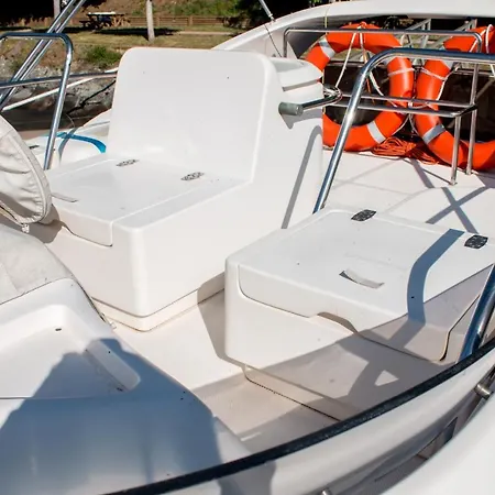 بوتيل Aquadouro Yacht Radames - Sleep Boat Experience قلعة بايفا