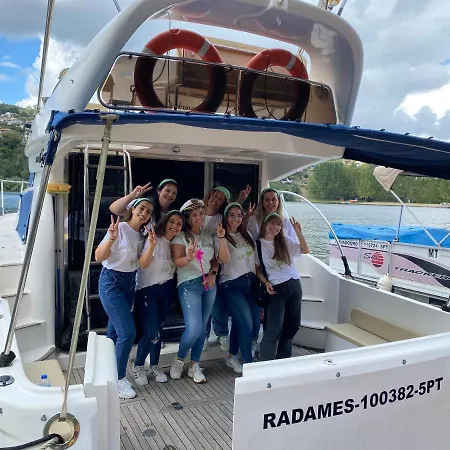 بوتيل Aquadouro Yacht Radames - Sleep Boat Experience قلعة بايفا